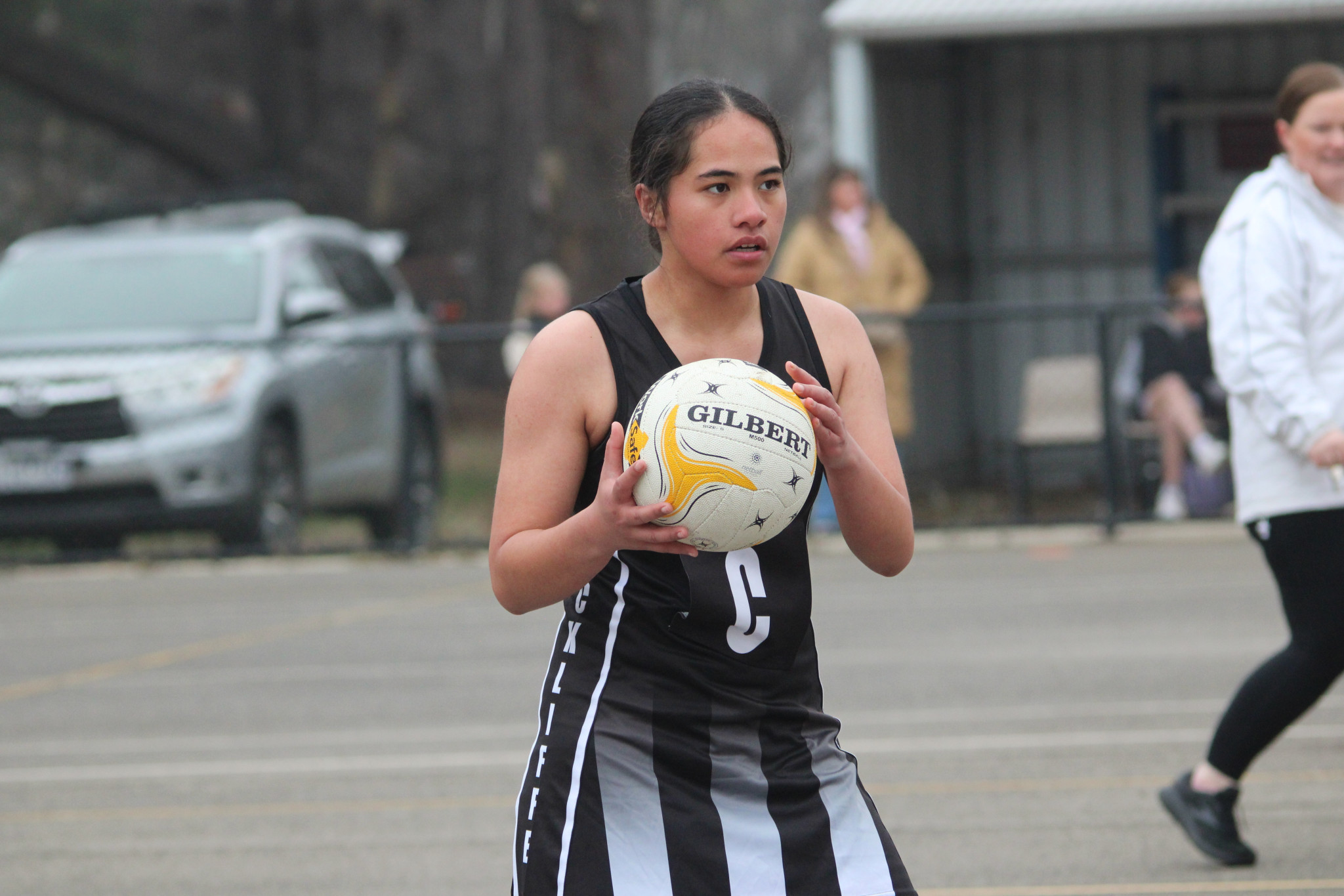 Korshous Tuhakaraina (Magpies) played a great game in the midcourt. PHOTO: CHRIS GRAETZ