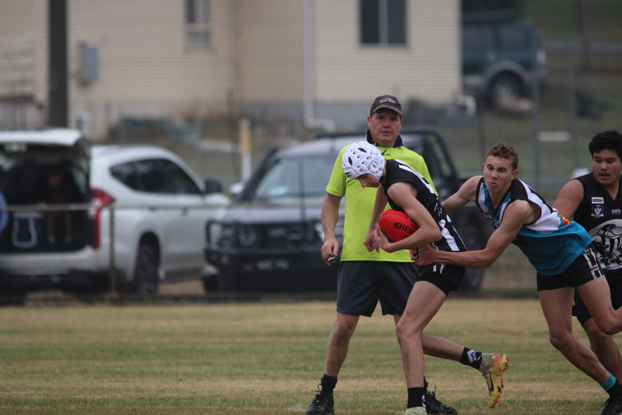 Logan Atkinson (Magpies) tries to break a tackle laid by Cooper Field (Pumas). PHOTO: CHRIS GRAETZ
