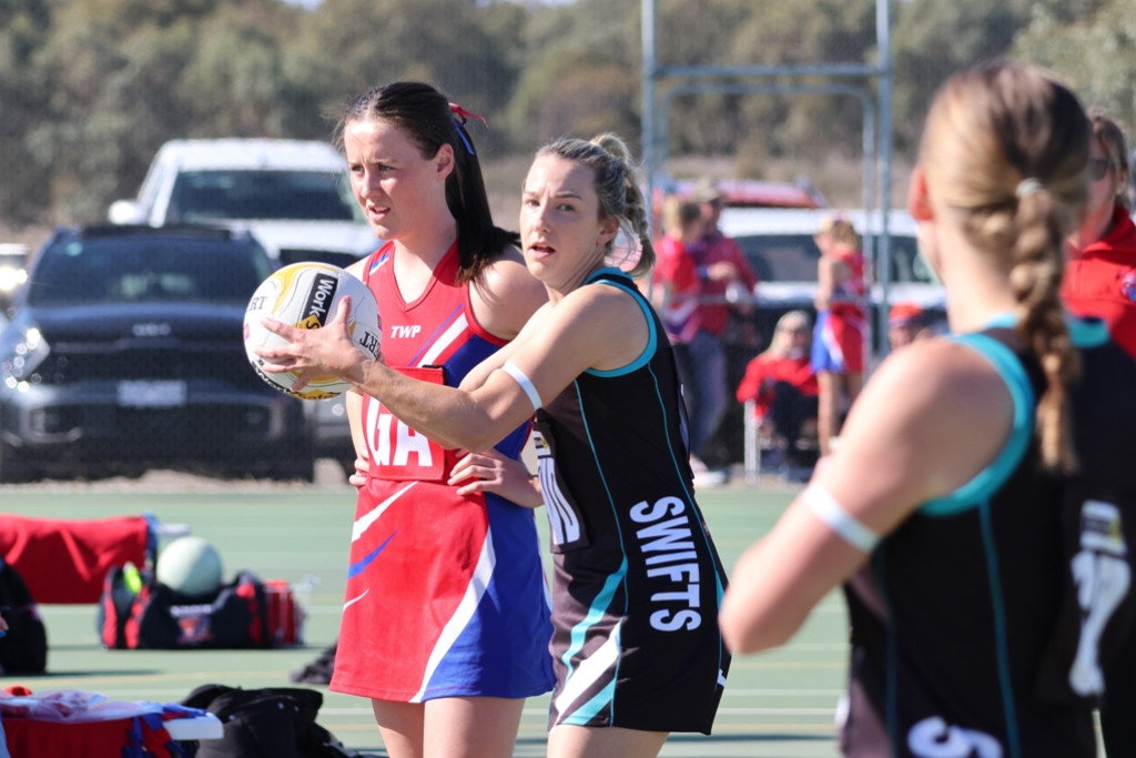 Swifts Emily Patterson prepares to pass. PHOTO: TRISH RALPH