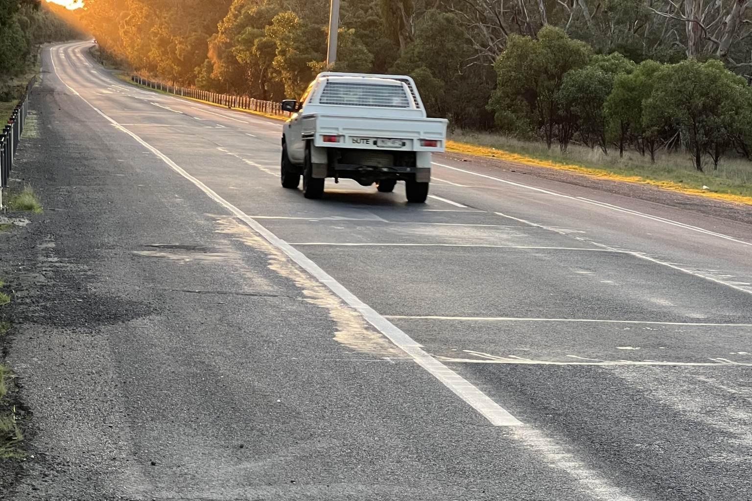 A coroner has urged the Victorian Government to start work on the stalled duplication of the Western Highway between Ararat and Buangor.