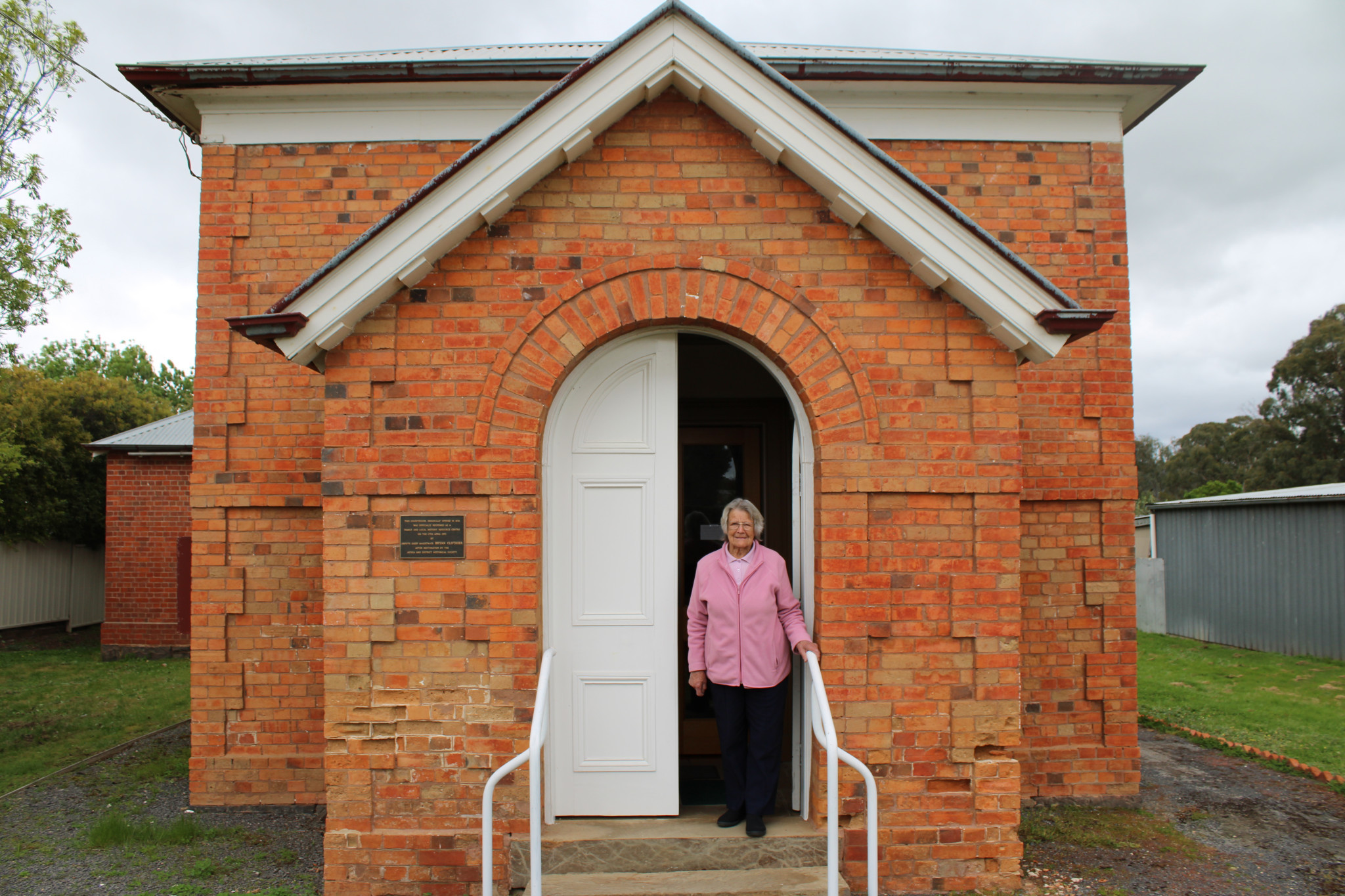 Avoca and District Historical Society Treasurer Dorothy Robinson at the front of the historic court house